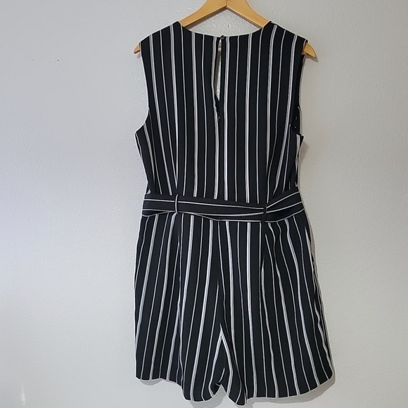 Banana Republic Sleeveless Striped Romper with Waist Tie-Up Size 12 - Picture 5 of 11